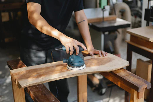 HOW TO USE AN ELECTRIC SANDER